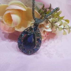 Blue oval tear drop design necklace